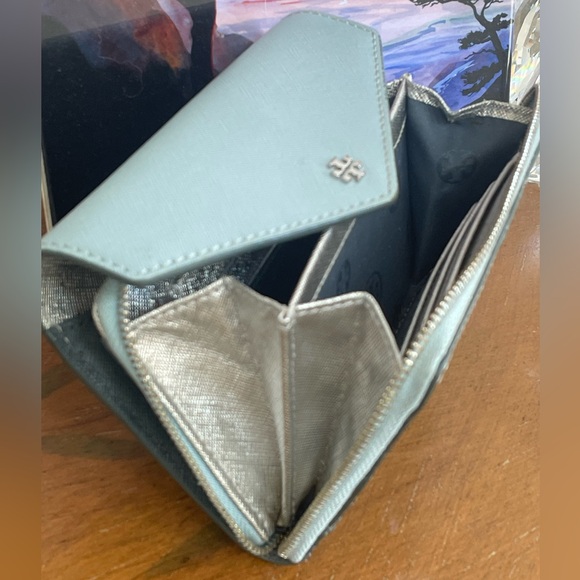 Not For Sale Tory Burch Metallic Envelope Wristlet - Picture 12 of 16